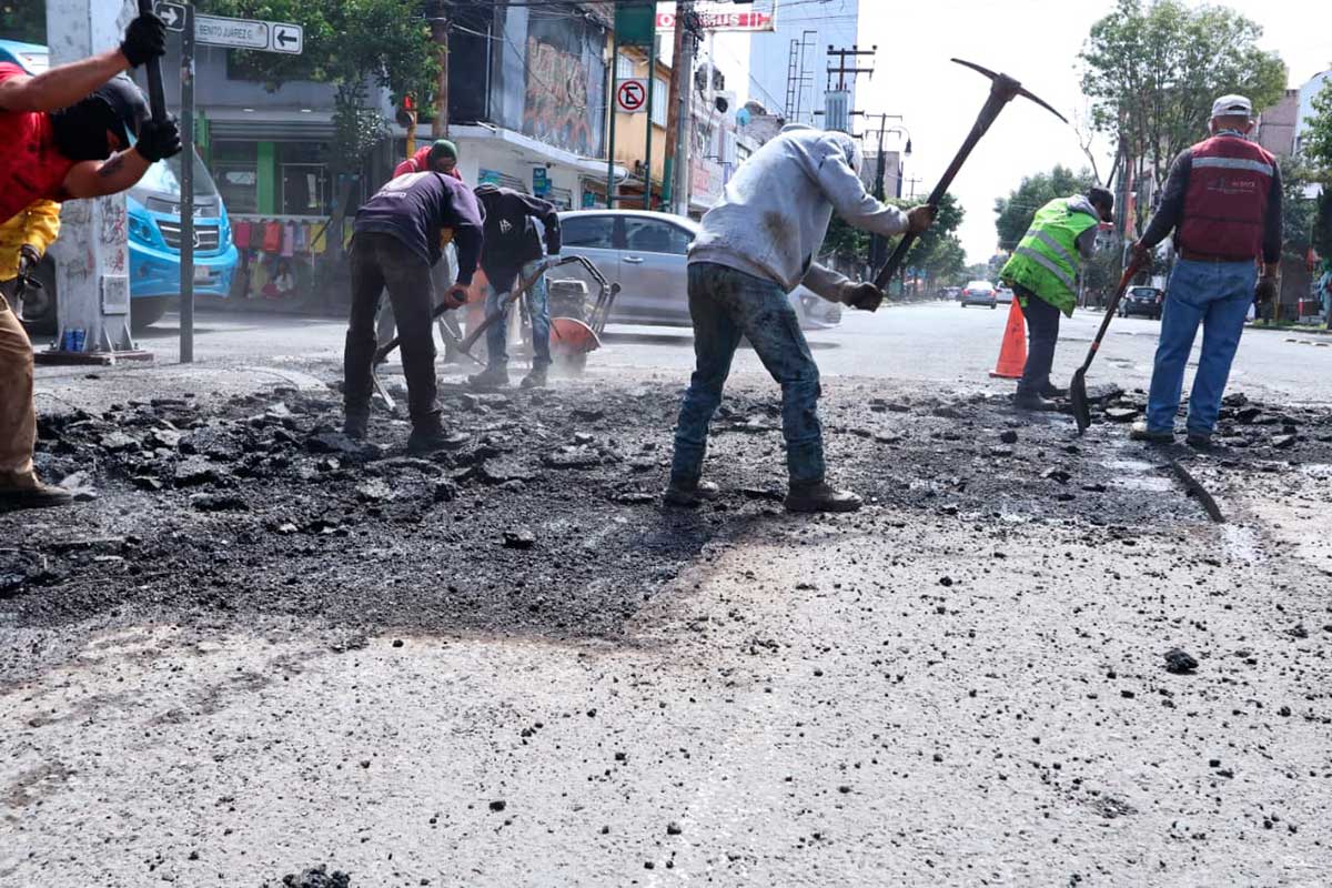 Refuerza Ricardo Moreno bacheo y repavimentación en Toluca por daños de las lluvias