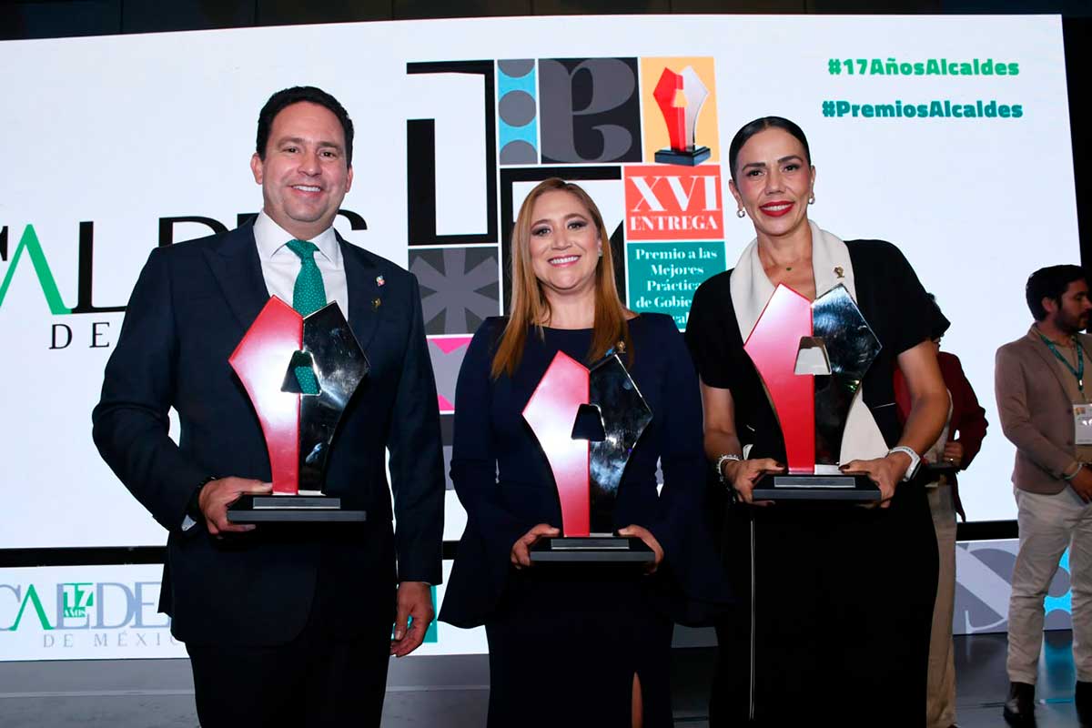 San Mateo Atenco recibe premio por su Unidad de Autismo.