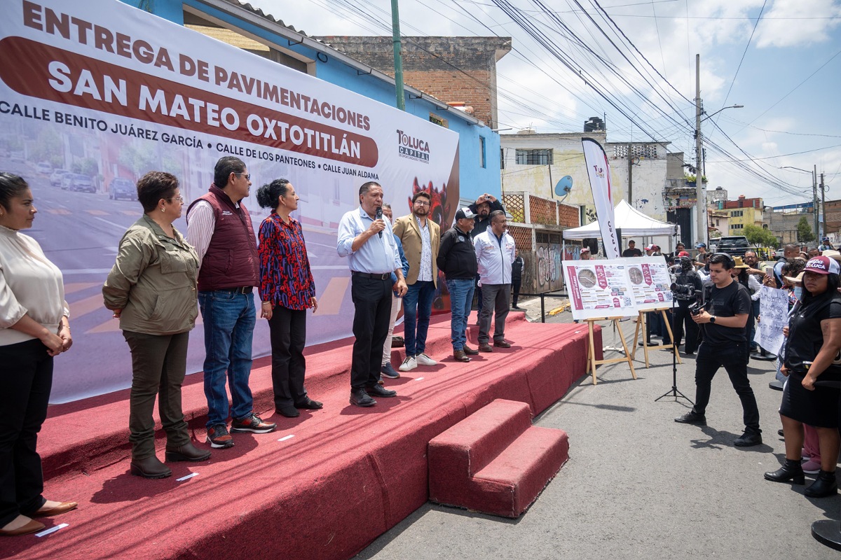 Toluca recupera vialidades en San Mateo Oxtotitlan.