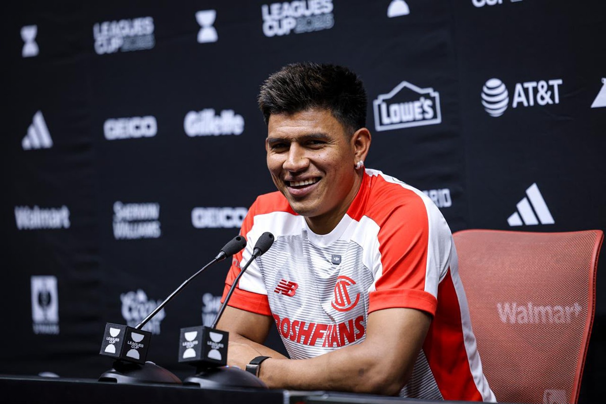 Jugador del Toluca en conferencia de prensa.