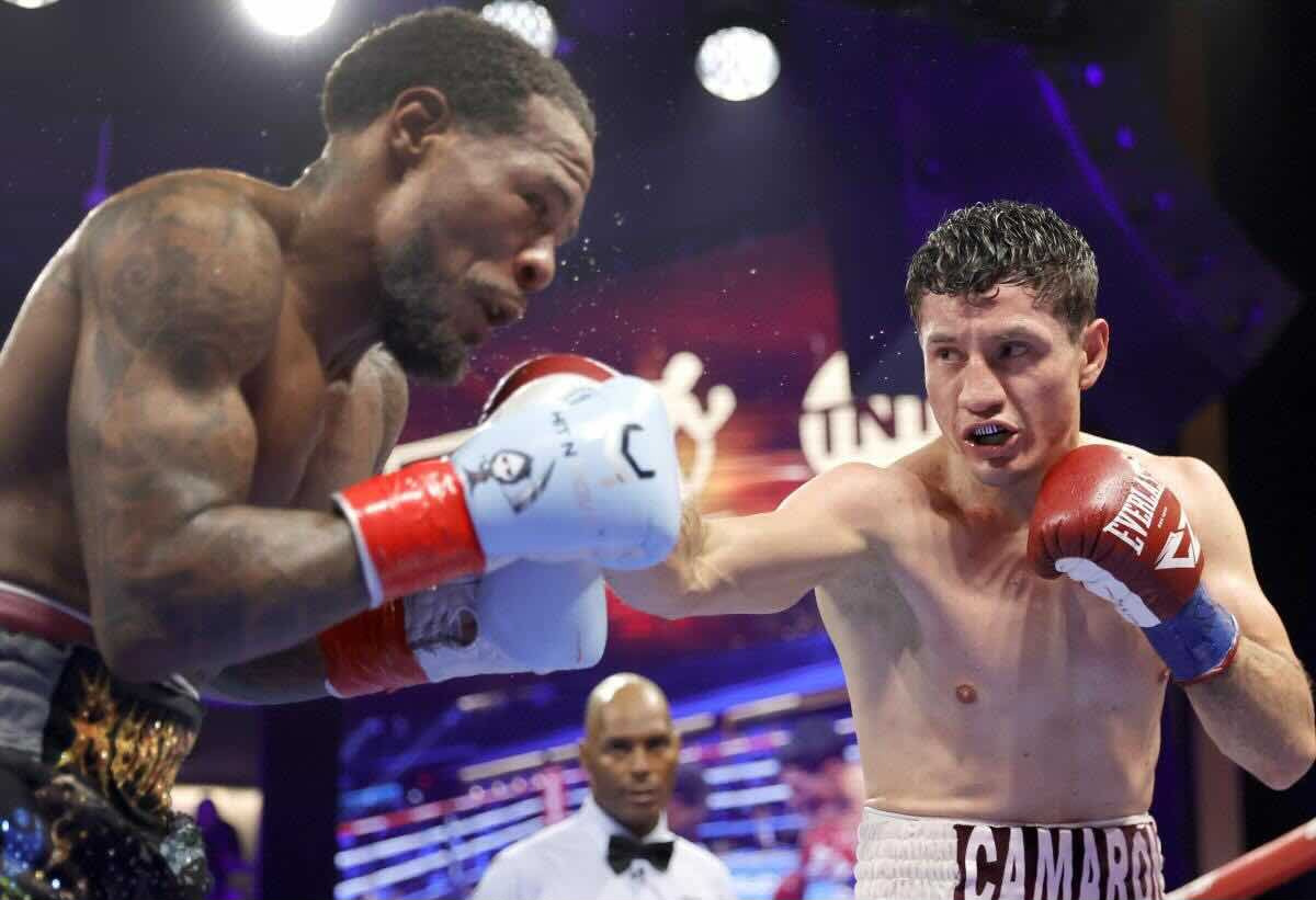 William "Camarón" Zepeda conquista el Título Mundial Ligero del CMB.
