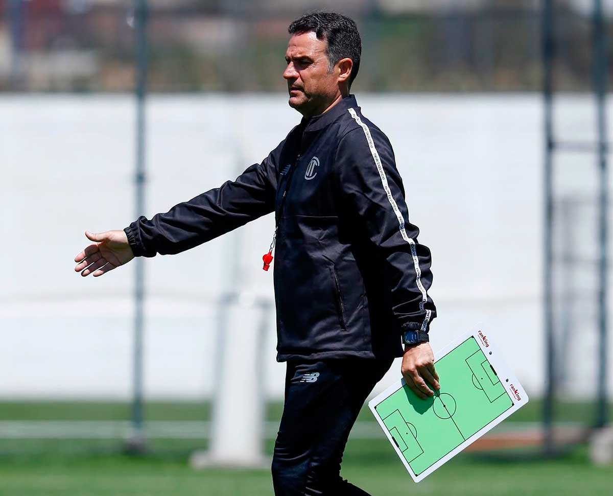 Alberto Toril deja Toluca Femenil.