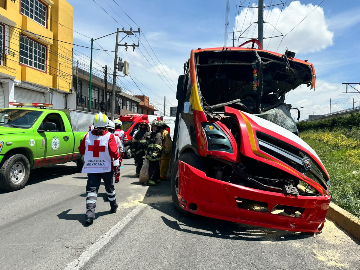 Choque de camión en Toluca.