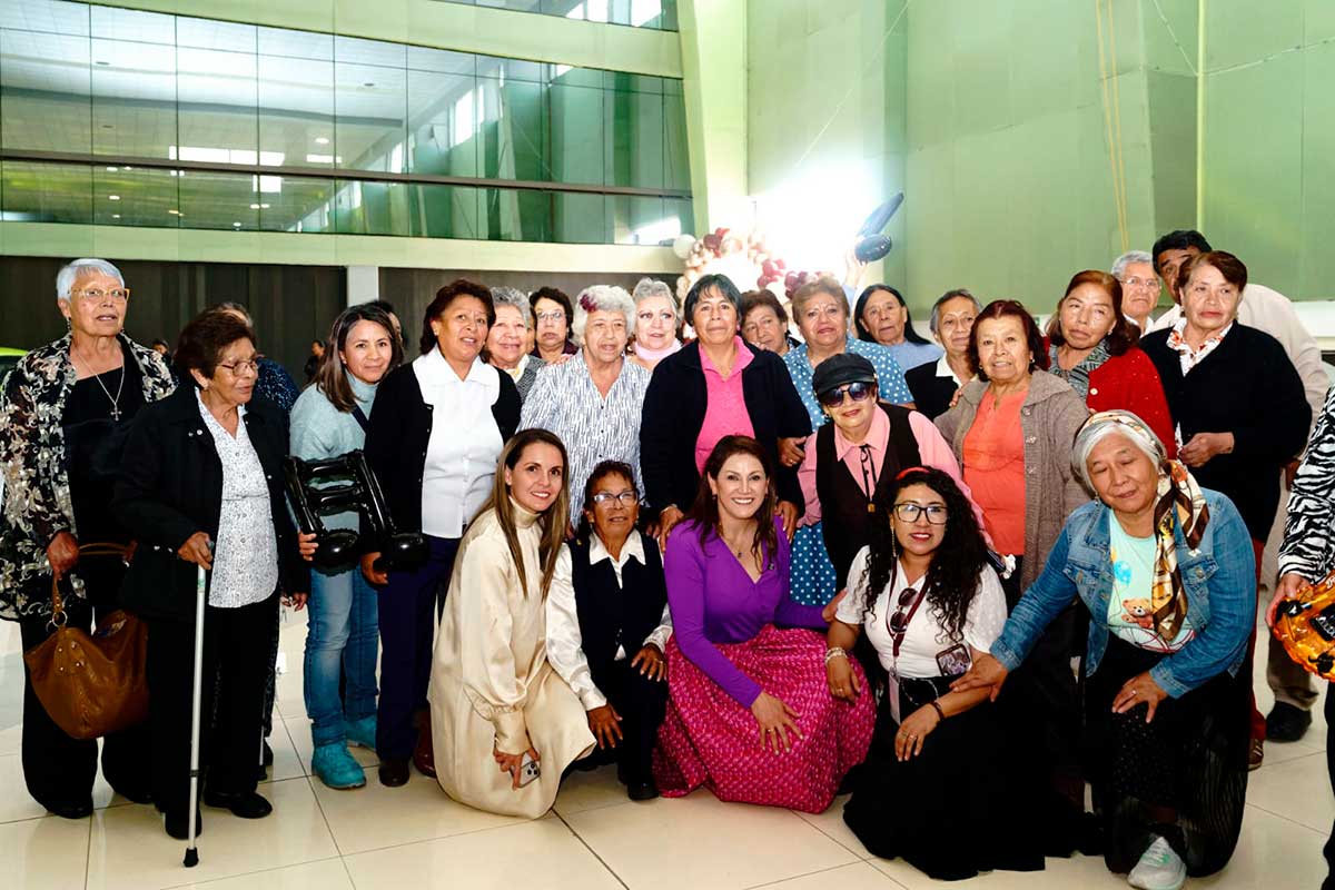 DIF Toluca celebra a personas adultas mayores.
