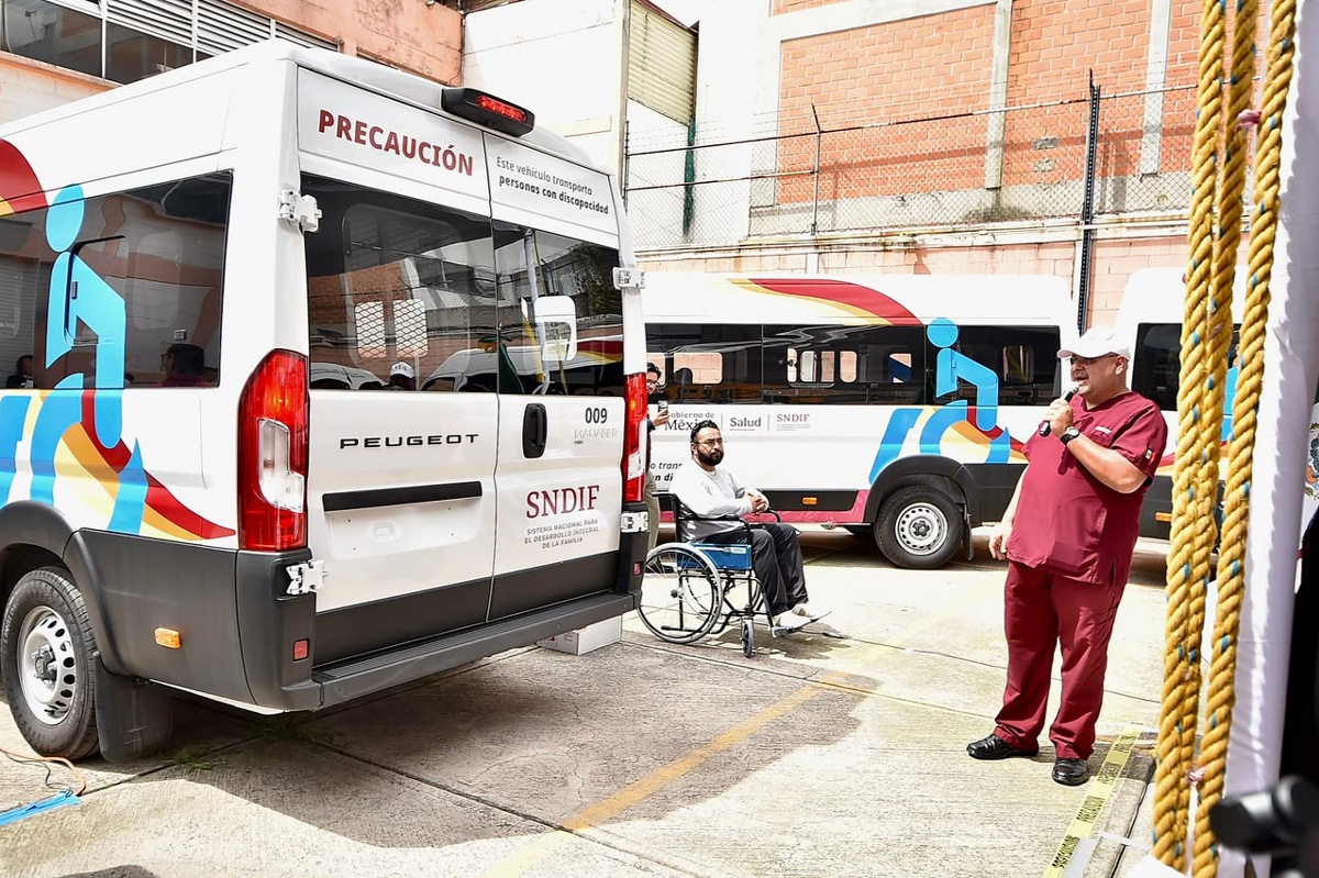 DIFEM recibe vehículos nuevos