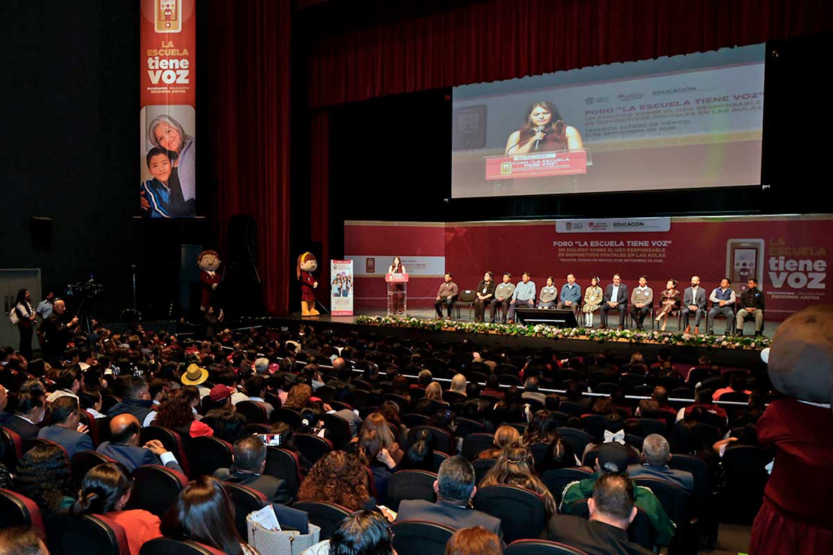 Evento del gobierno del Edoméx sobre el uso de celulares y dispositivos digitales en ecuelas.
