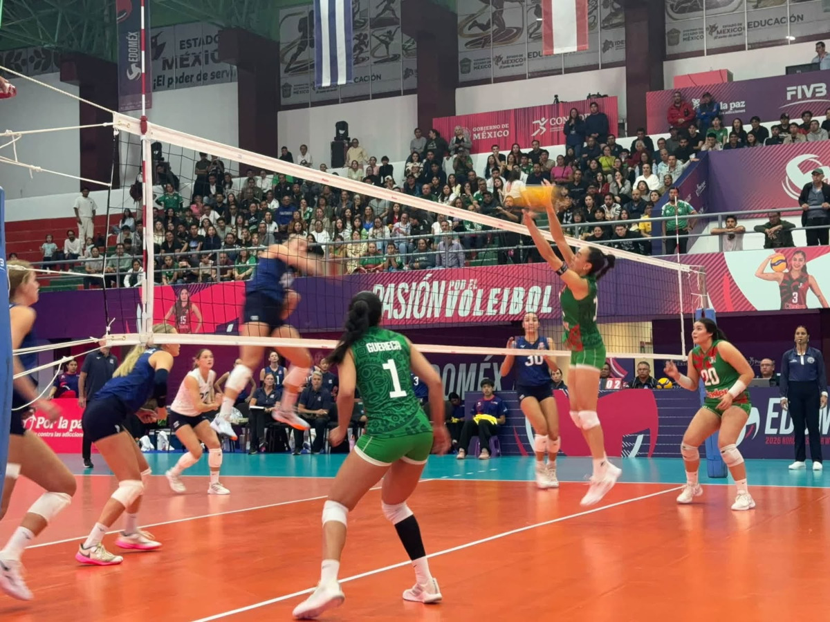 Partido de voleibol femenil.