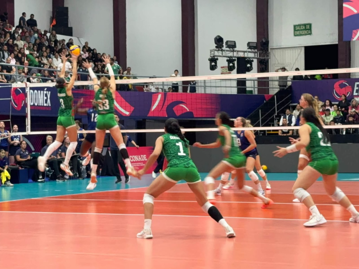 Partido de voleibol femenil.