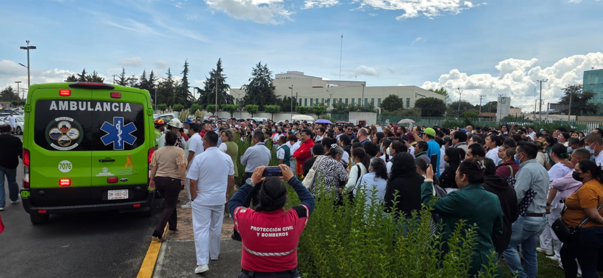 Evacuación del Hospital Adolfo López Mateos de Toluca.