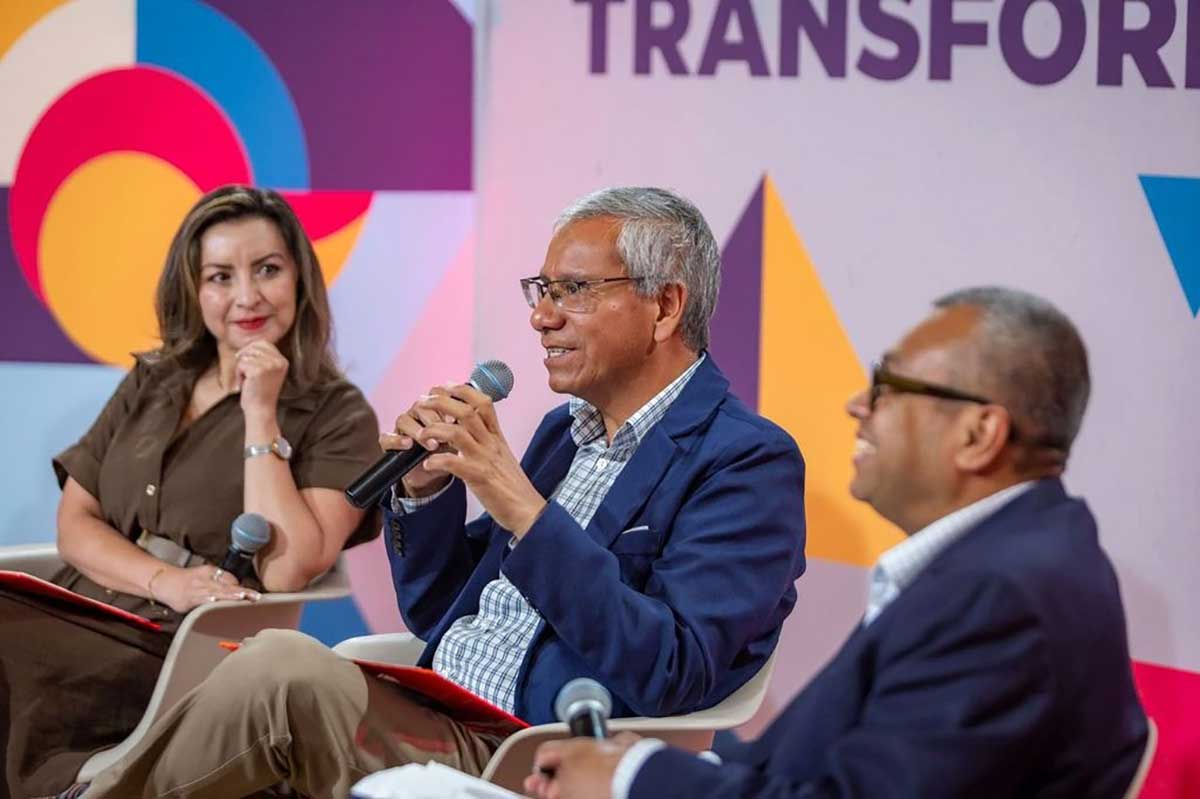 UAEMéx analiza el papel de la inteligencia artificial y las redes sociales en la juventudes.