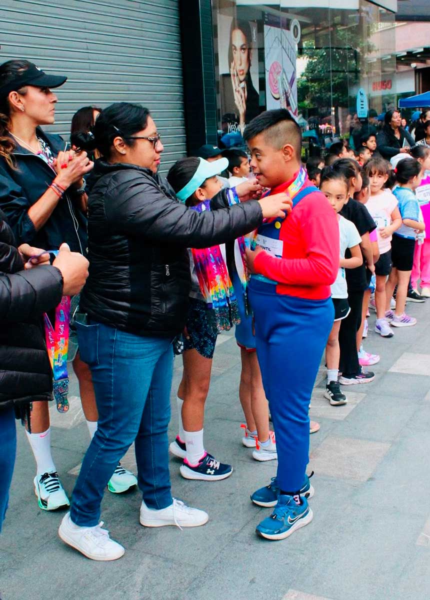 Niños corredores en Metepec.