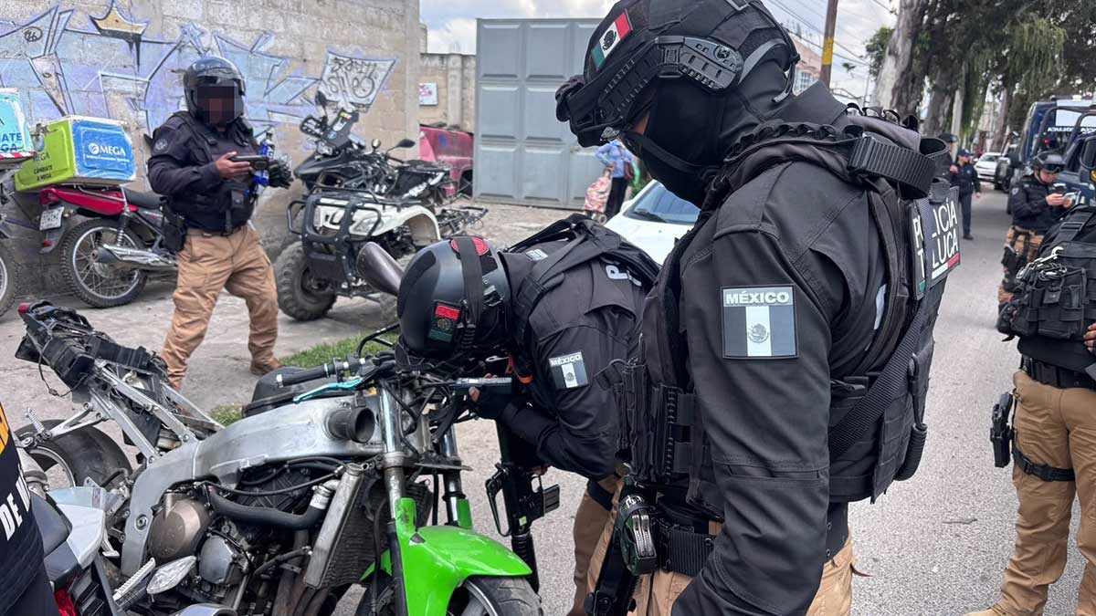 Operativo en Toluca contra el robo de vehículos.