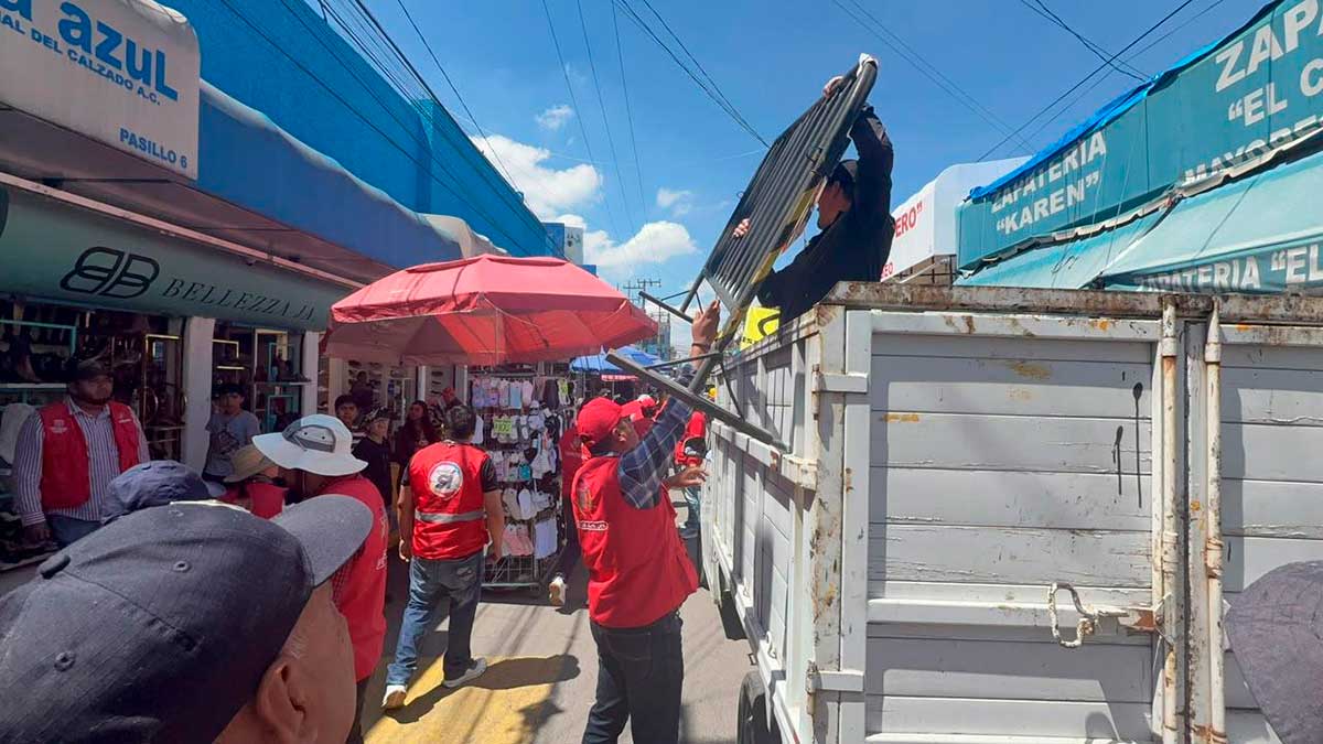 El gobierno de San Mateo Atenco inicia operativo para el comercio seguro y ordenado.