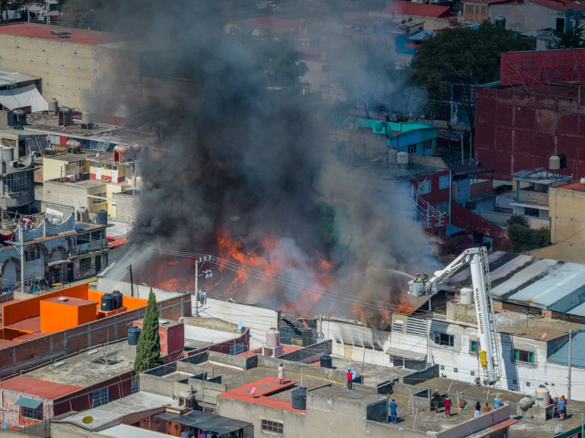 Toluca fortalece a bomberos con unidad nueva.