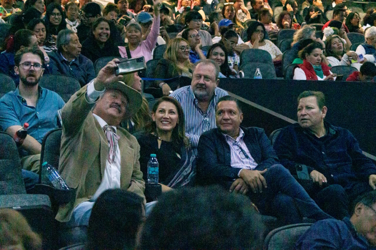 Toluca llena el Teatro Morelos durante la Gala de Juan Gabriel de la OFiT.