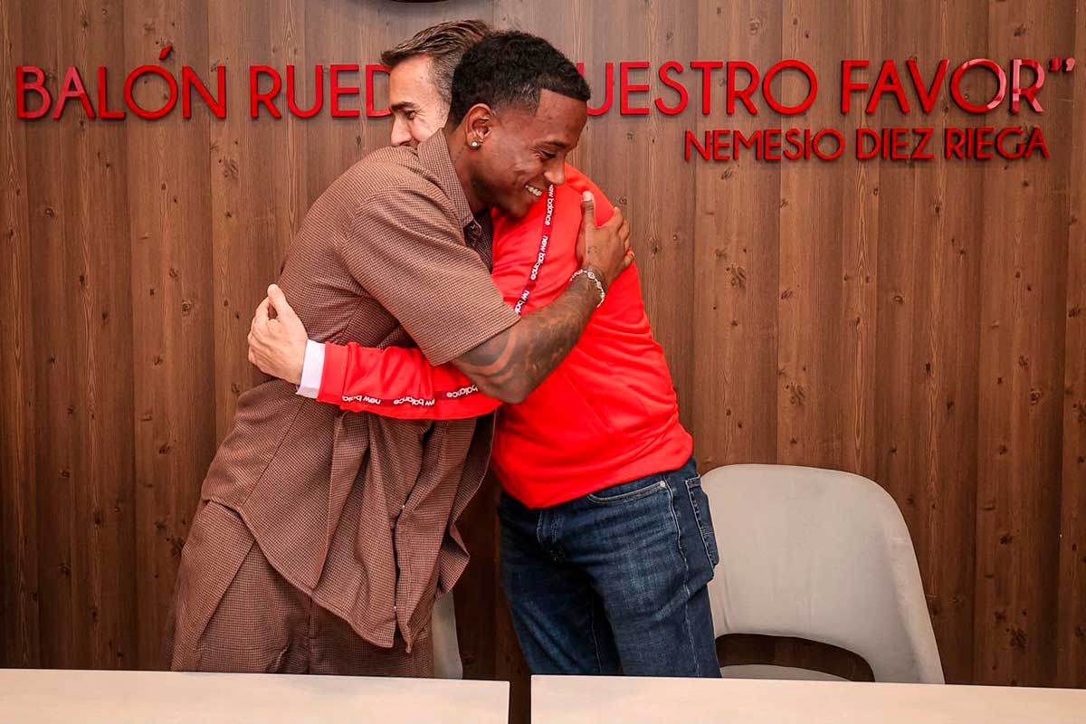 Toluca renueva a Helinho.