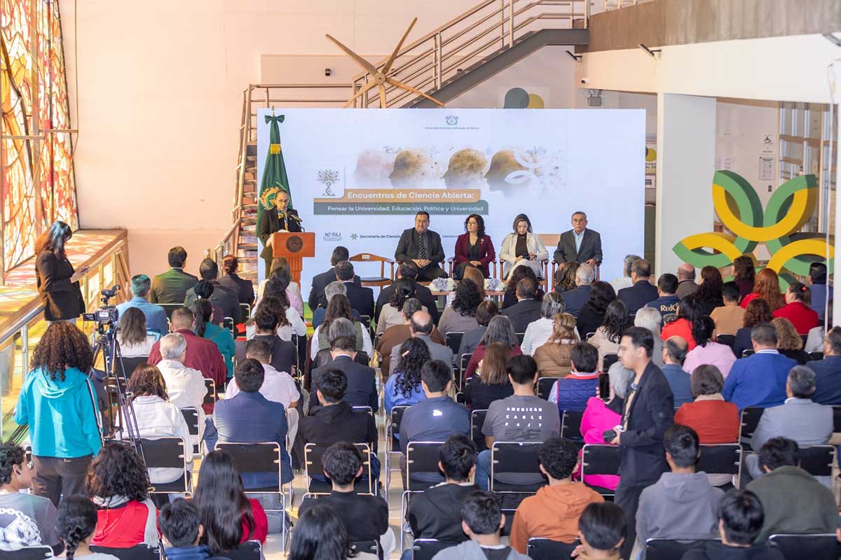 UAEMéx abre debate sobre el futuro de la universidad pública en la era digital