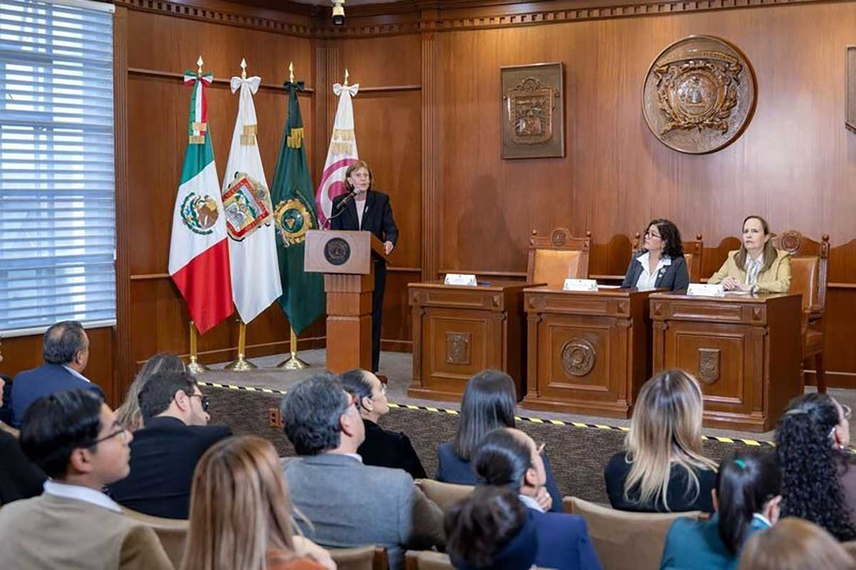 UAEMéx recibe la Bandera de la Paz.