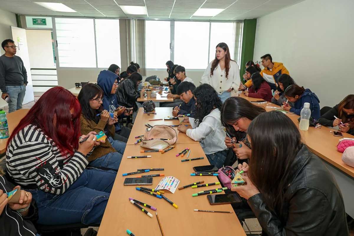 Estudiantes de la UAEMéx.