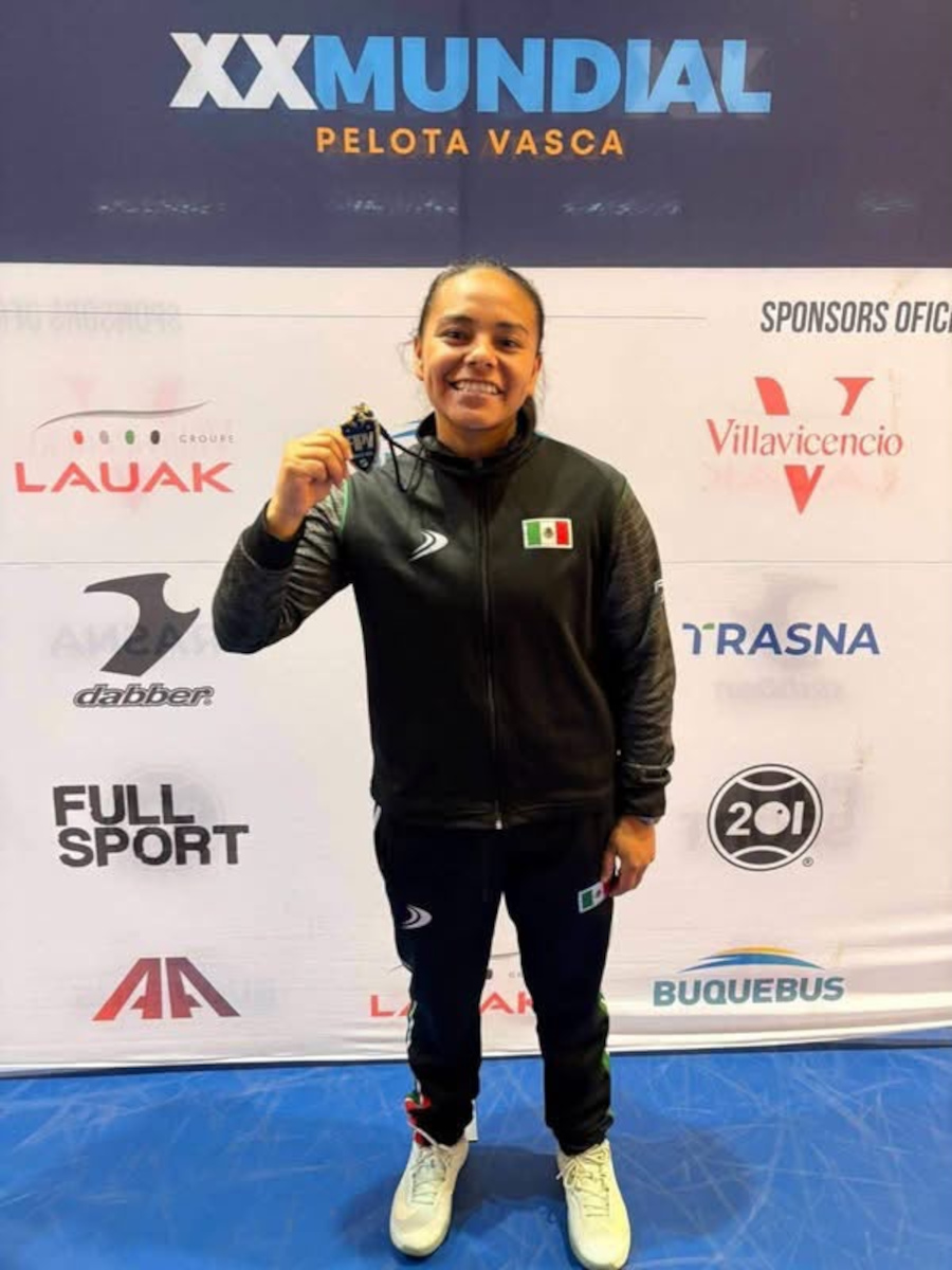 Fátima Moreno atleta de Frontball de Zinacantepec.