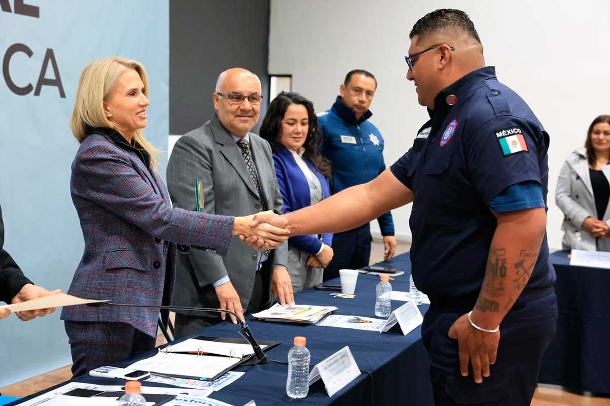 Huixquilucan reconoce a sus bomberos.