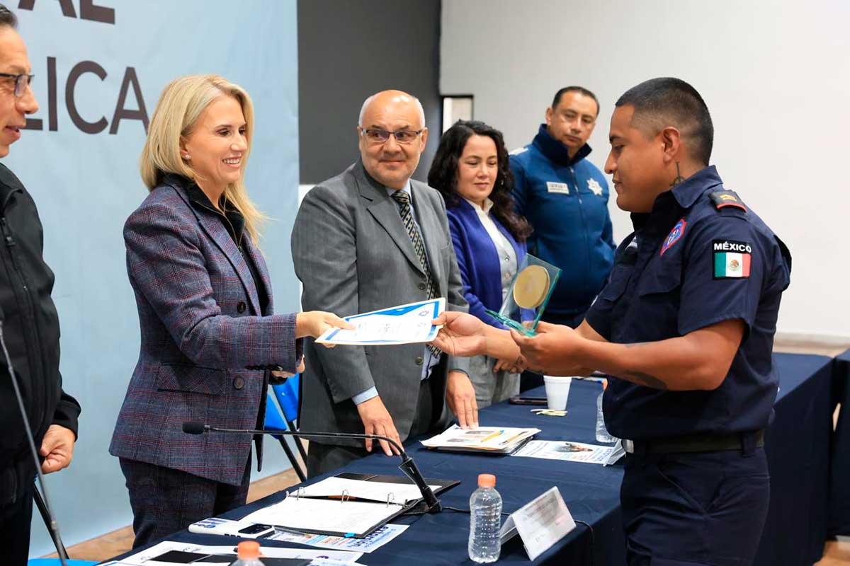 Huixquilucan reconoce a sus bomberos.
