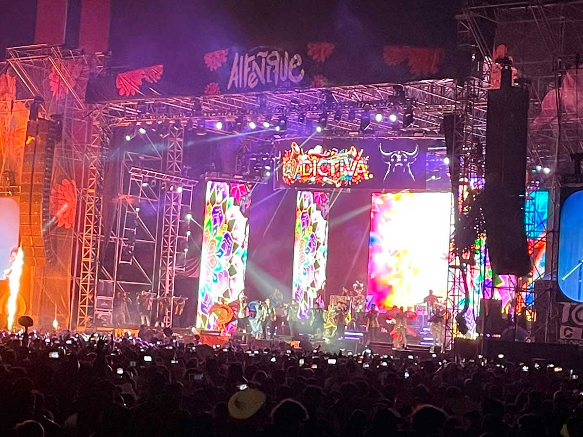 La Adictiva se presenta en Toluca durante el Alfeñique 2026.