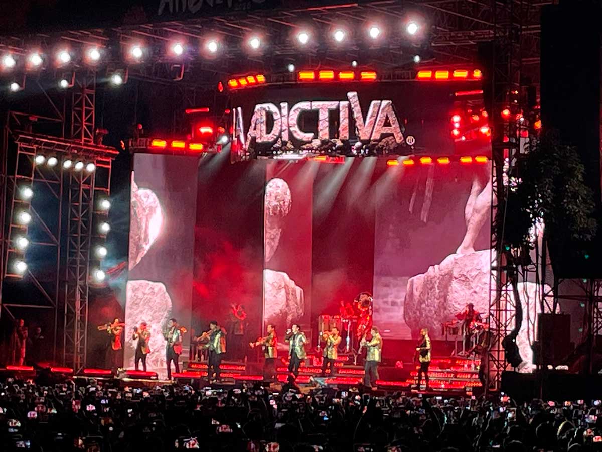 La Adictiva se presenta en Toluca durante el Alfeñique 2026.