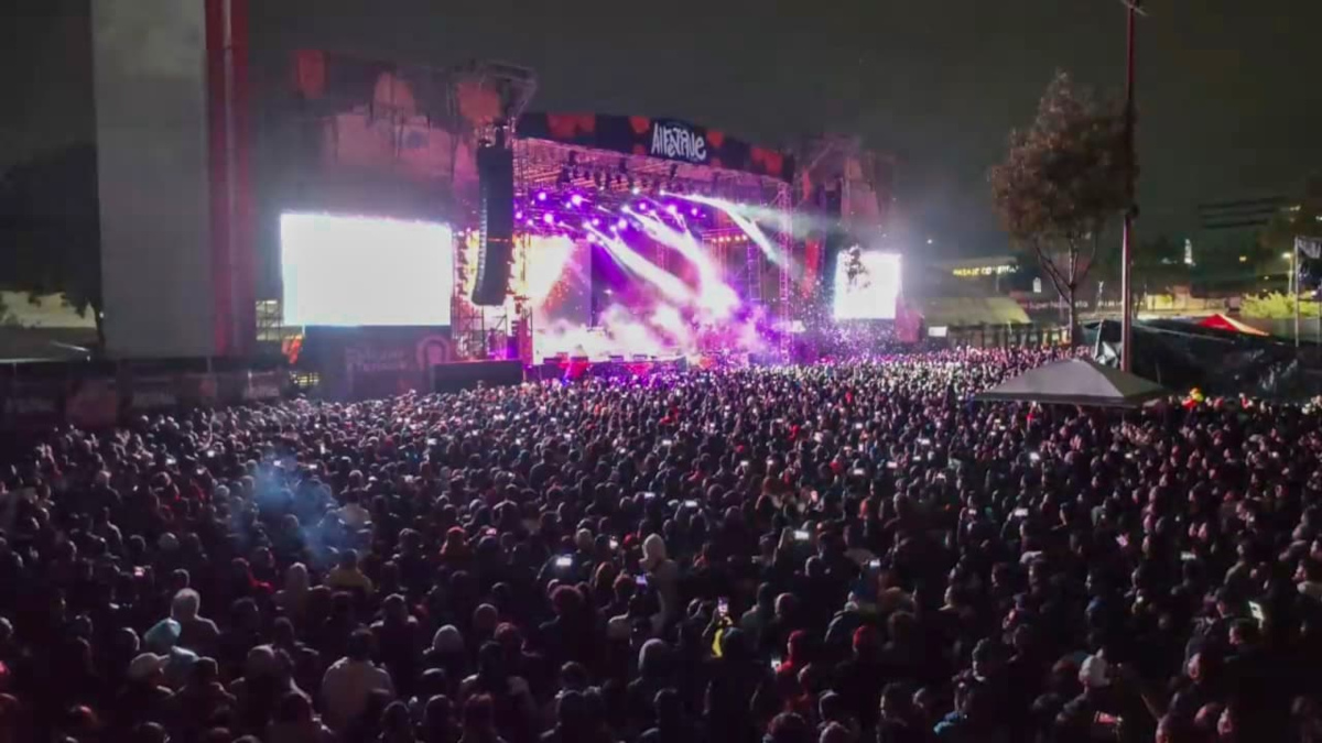 Liran' roll se presenta en Toluca durante la Feria del Alfeñique 2026.