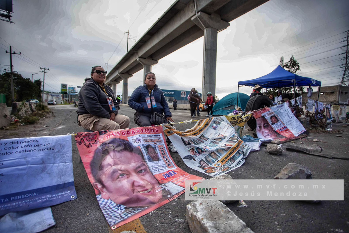 Madres buscadoras bloqueando la México - Toluca.