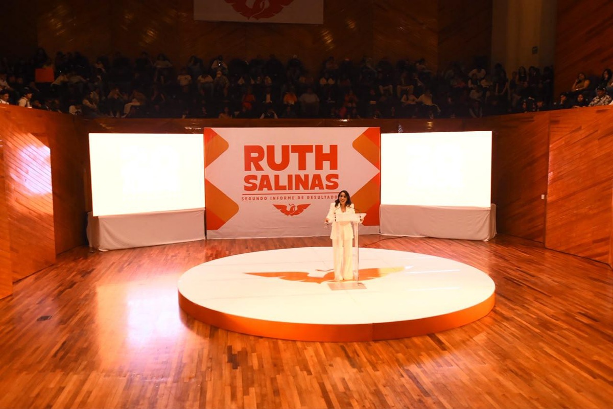 Ruth Salinas da sus Segundo Informe legislativo.