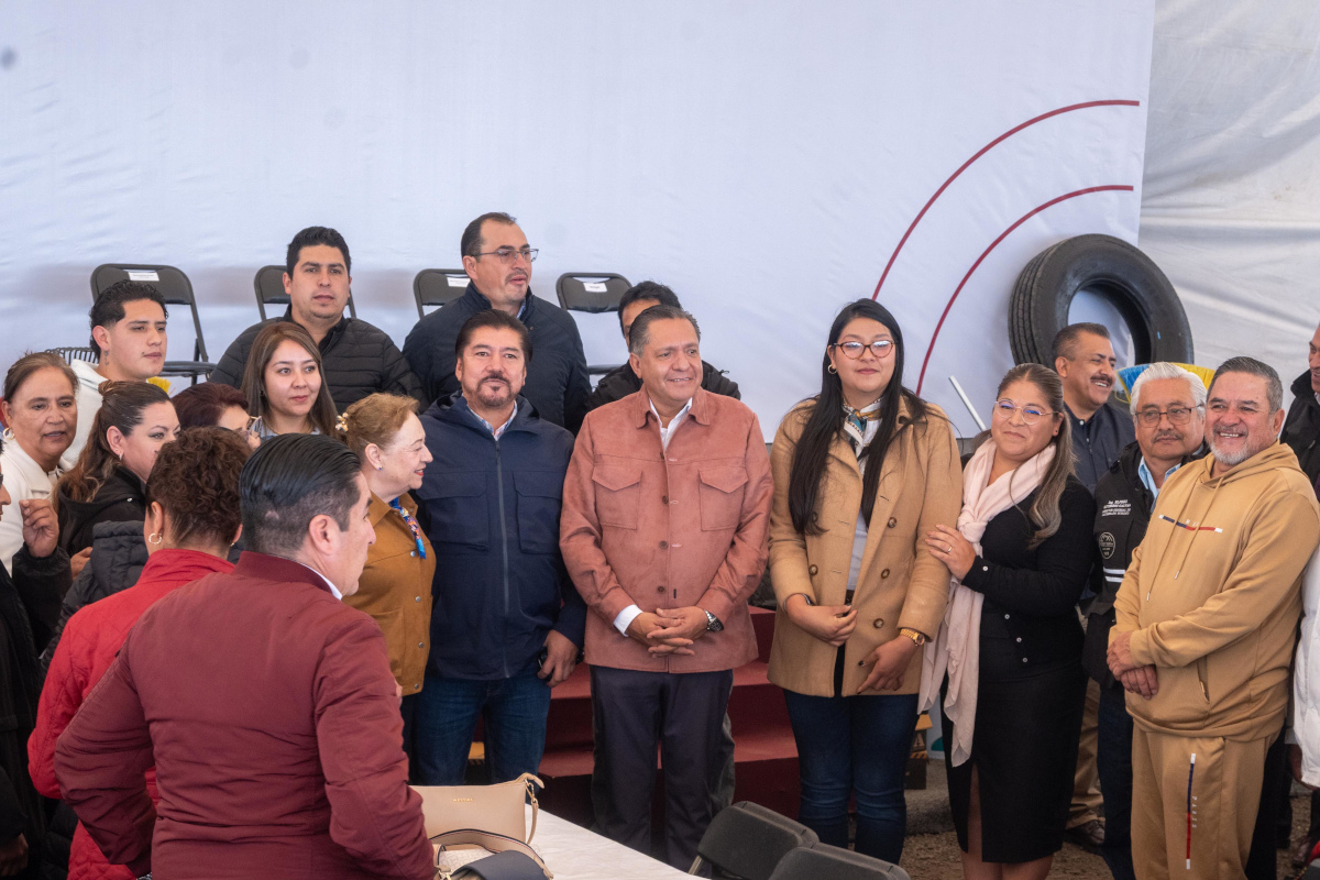 Toluca da equipamiento a empleados de limpia.