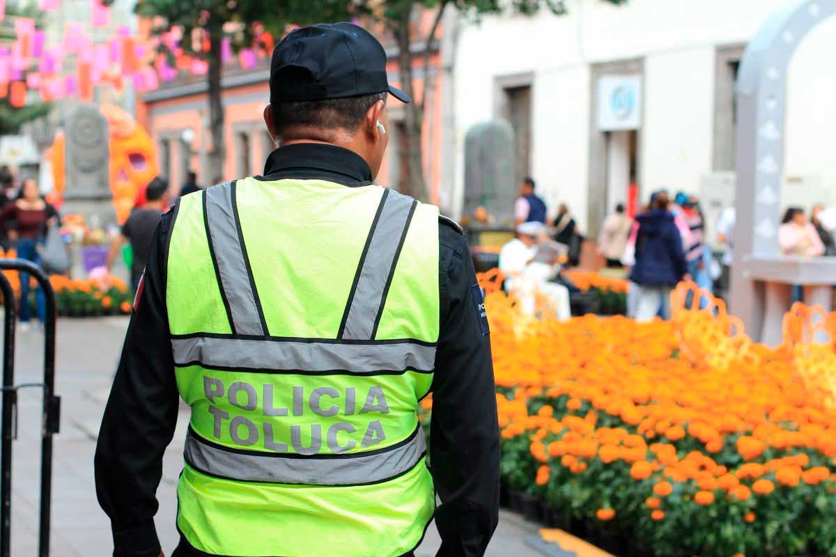 Seguridad en la feria del alfeñique de Toluca.