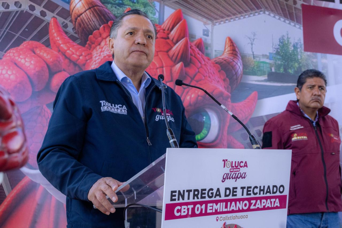 Toluca entrega techumbre a escuela de Calixtlahuaca.