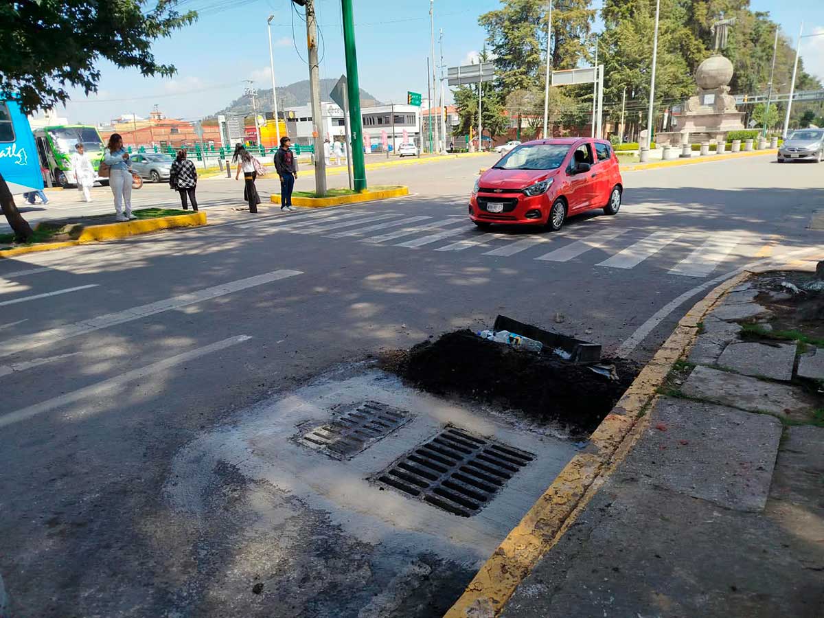 Toluca limpia coladeras y drenajes.
