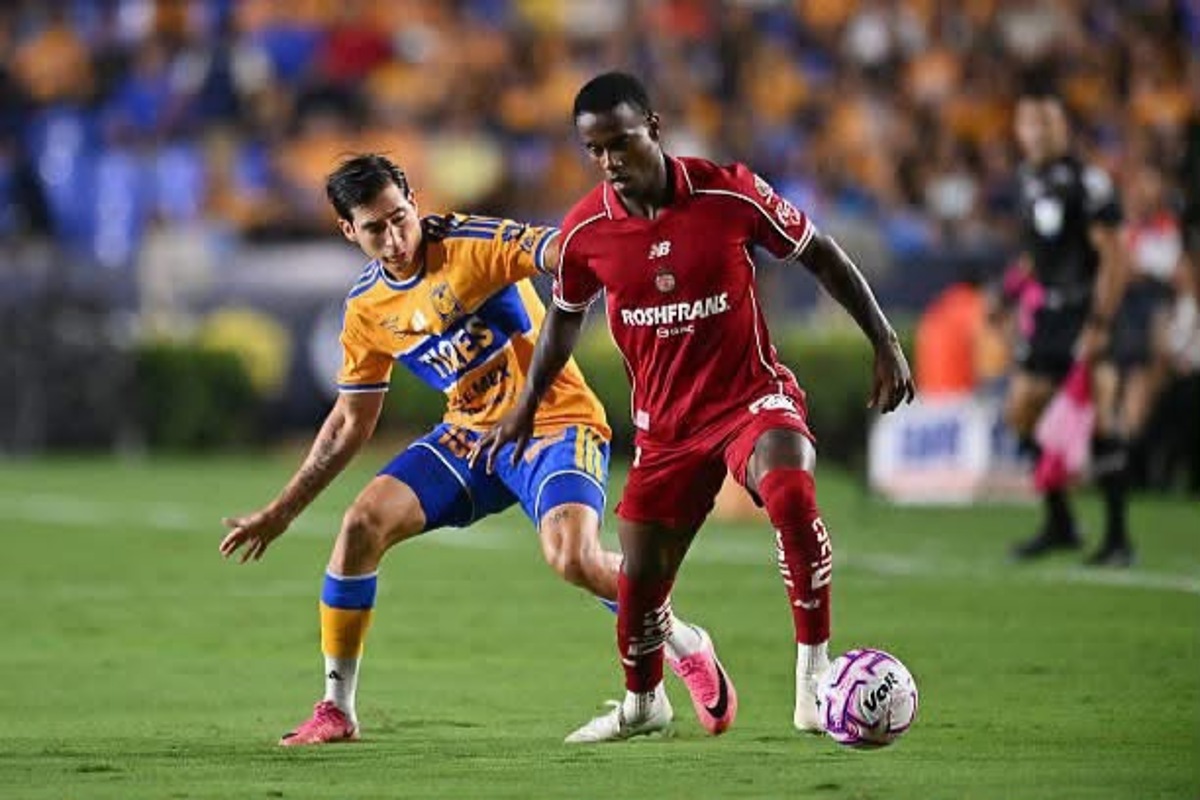 Toluca es derrotado por Tigres 3-2.