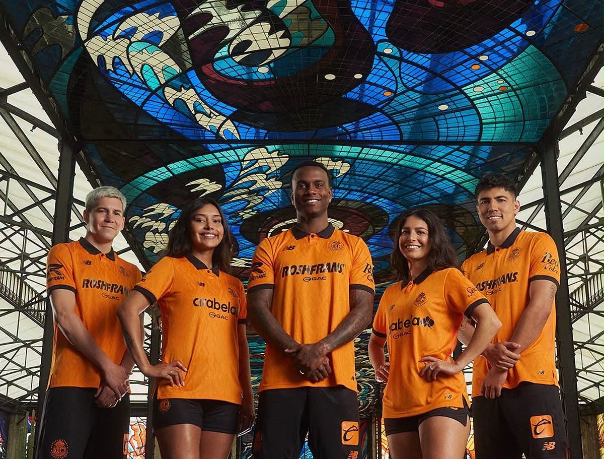 Deportivo Toluca presenta su jersey alternativo.