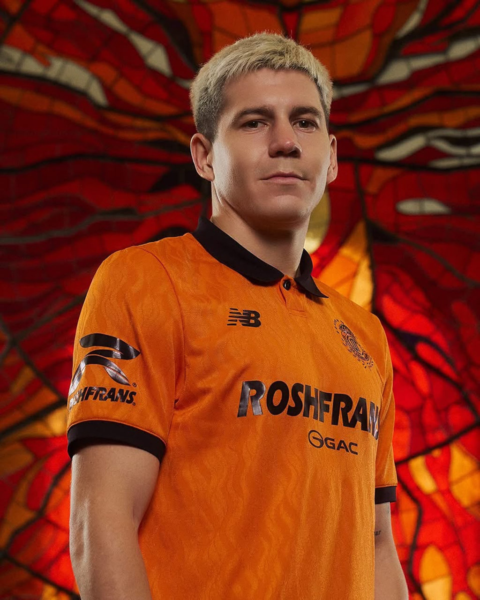 Deportivo Toluca presenta su jersey alternativo.