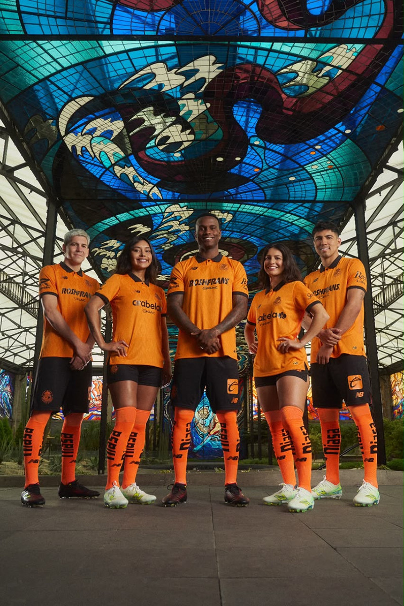 Deportivo Toluca presenta su jersey alternativo.