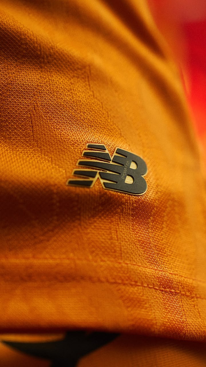 Deportivo Toluca presenta su jersey alternativo.