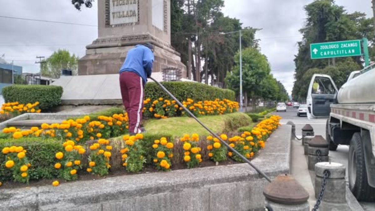 Toluca decarada por flores de cempasúchitl durante el Día de Muertos.
