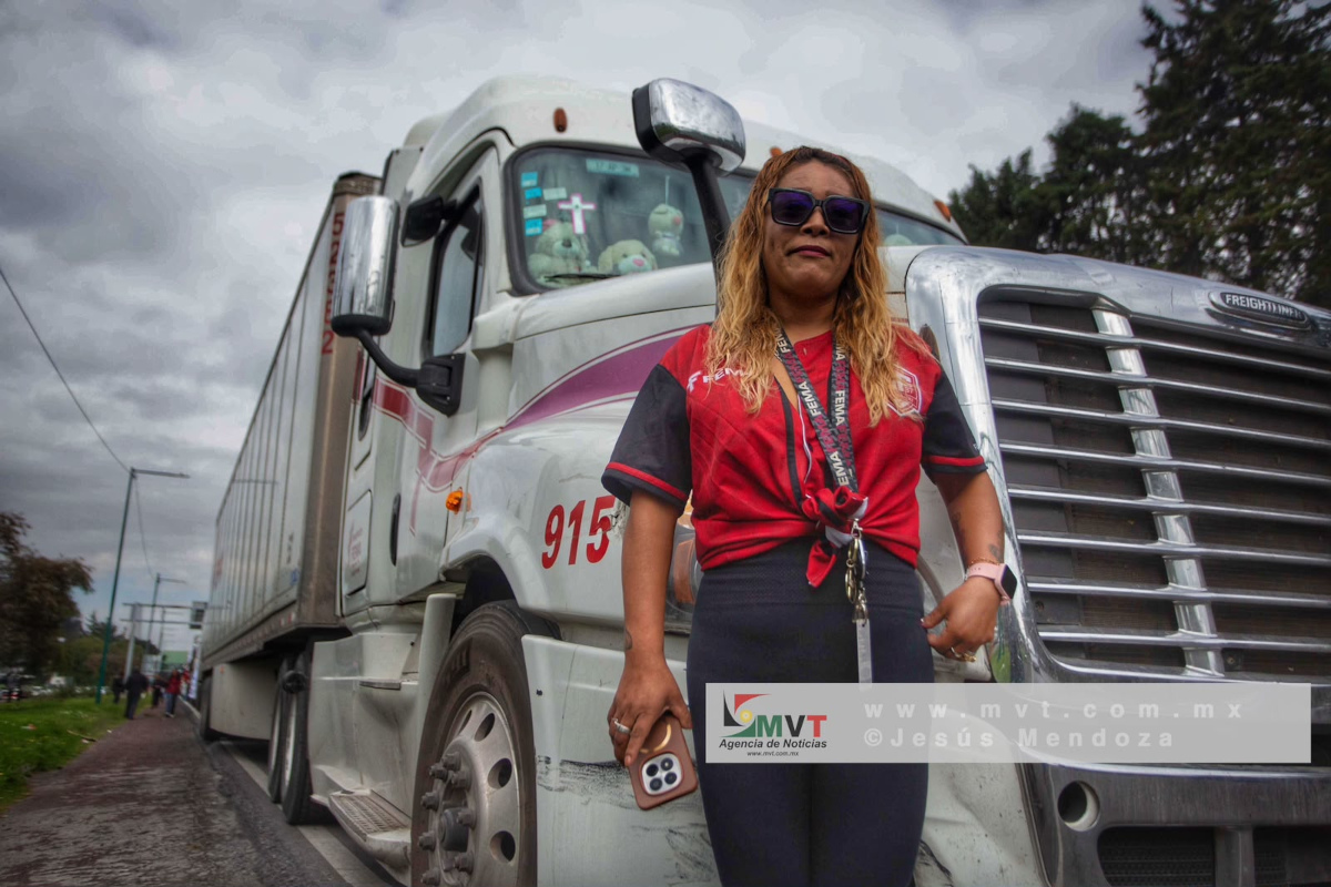 Transportistas bloquean carreteras del Edomex.