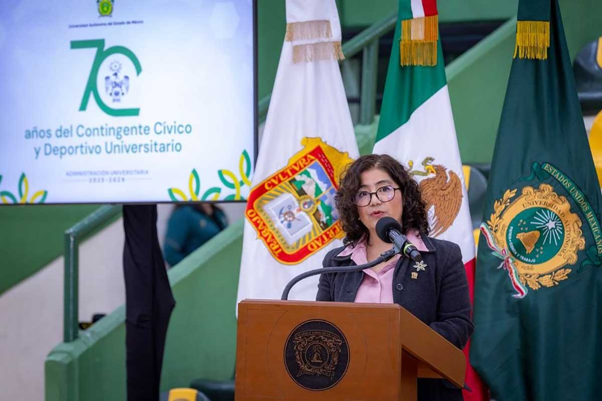 Cintingente cívico y deportivo de la UAEMéx.