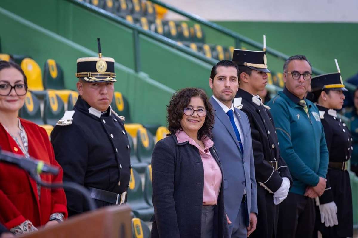 Cintingente cívico y deportivo de la UAEMéx.