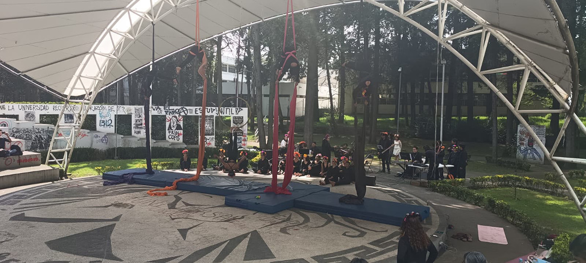 Equipo de Danza Aérea de la UAEMéx.