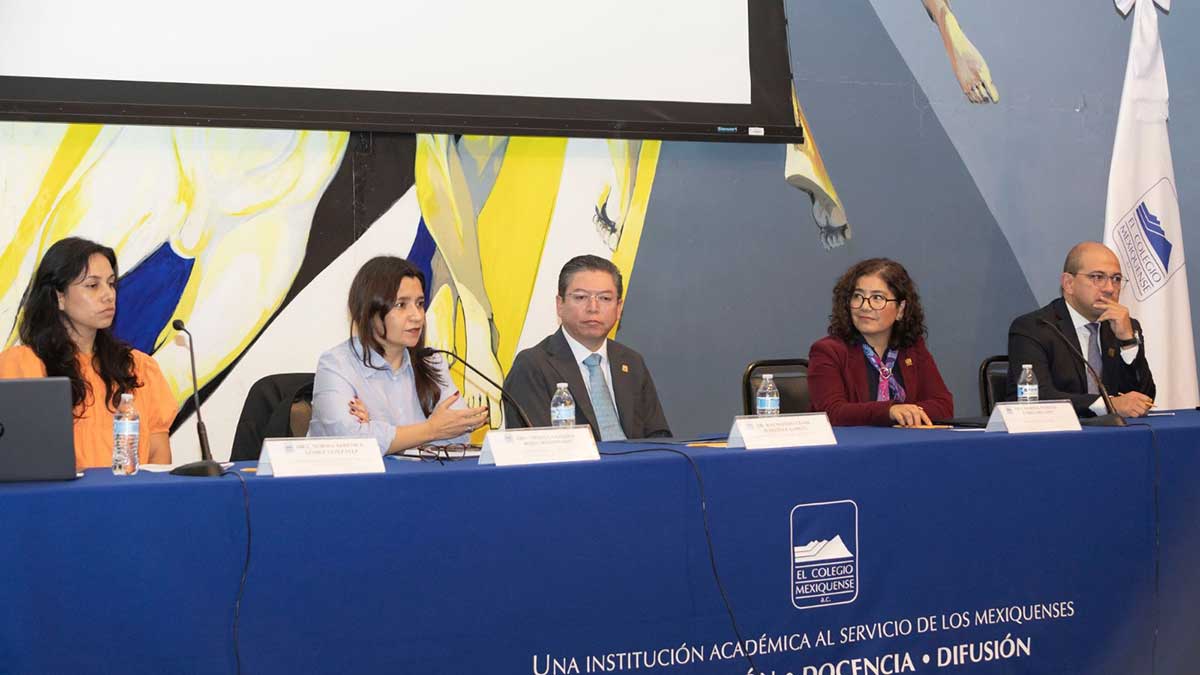 Conferencia de la UAEMéx y el Colegio Mexiquense.